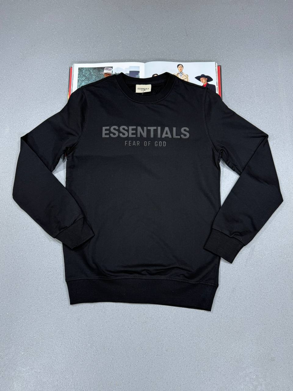 ESSENTIAL SWEATSHIRT