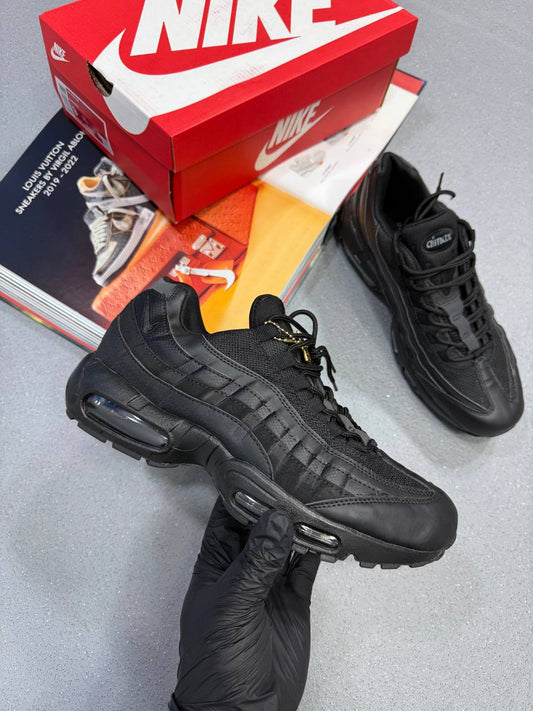 95 TRAINERS BLACK