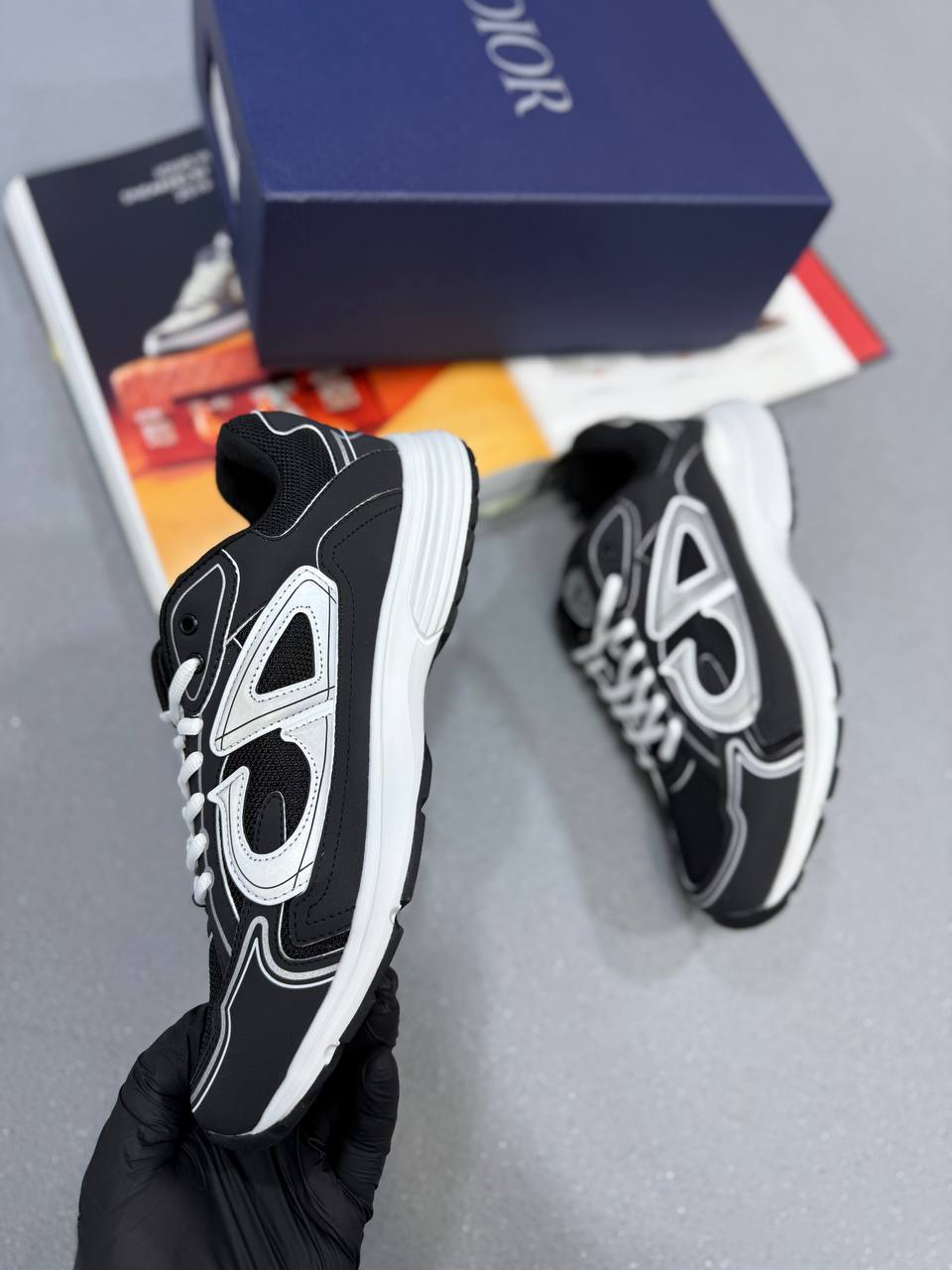 B30 TRAINERS BLACK/WHITE