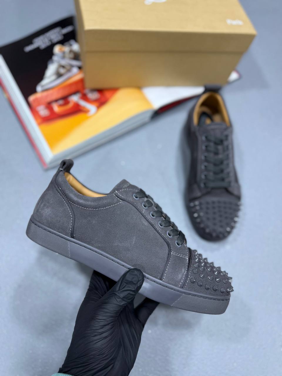 LOUB LOW GREY SPIKE