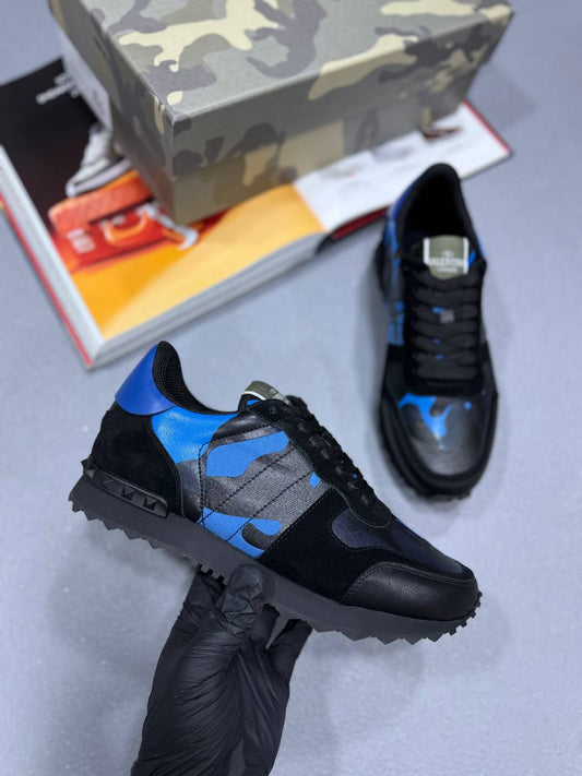 VLTN ROCKSTUD RUNNERS BLACK/BLUE