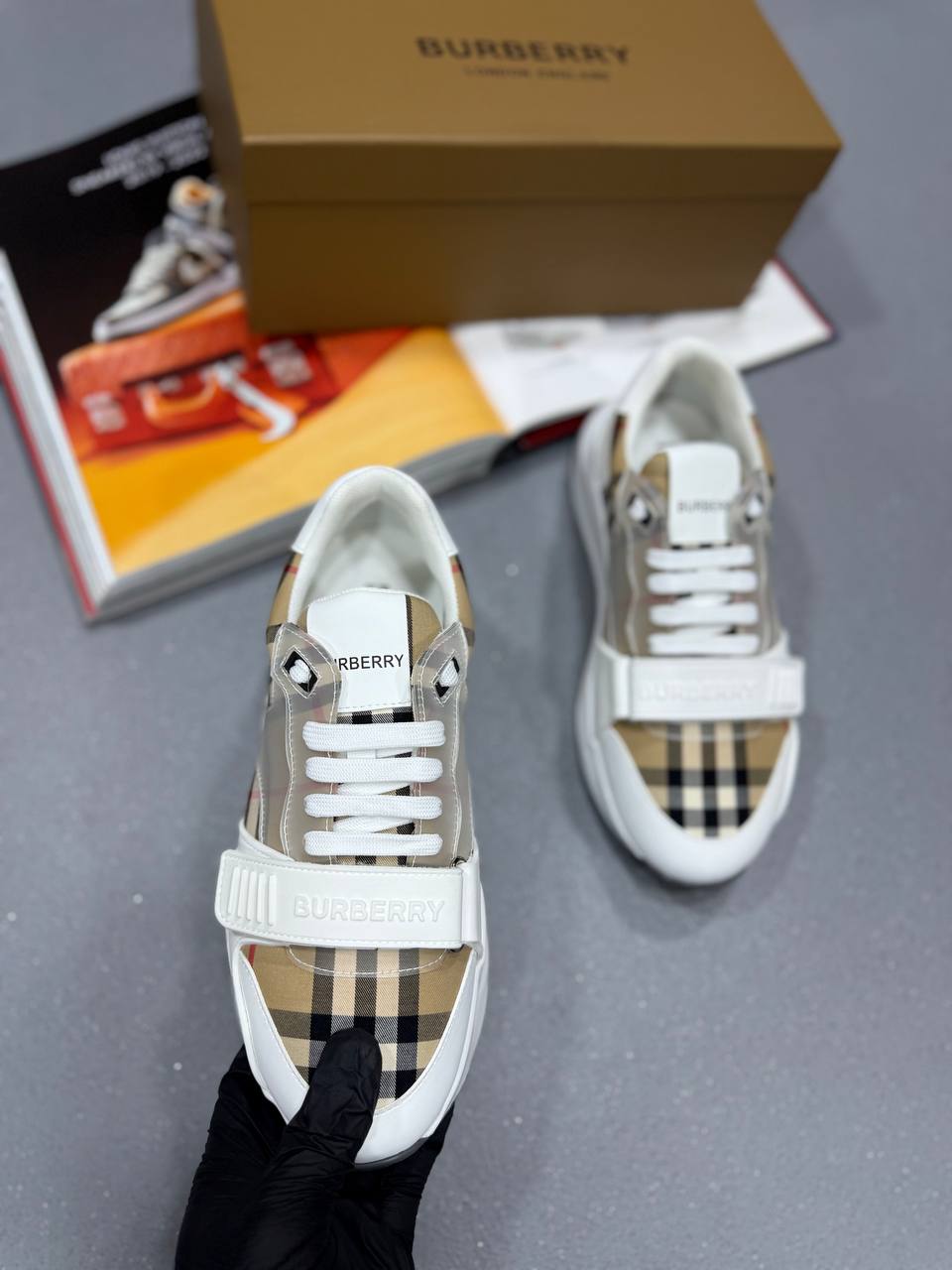 BRBRY STRAP TRAINERS WHITE/CHECKERED