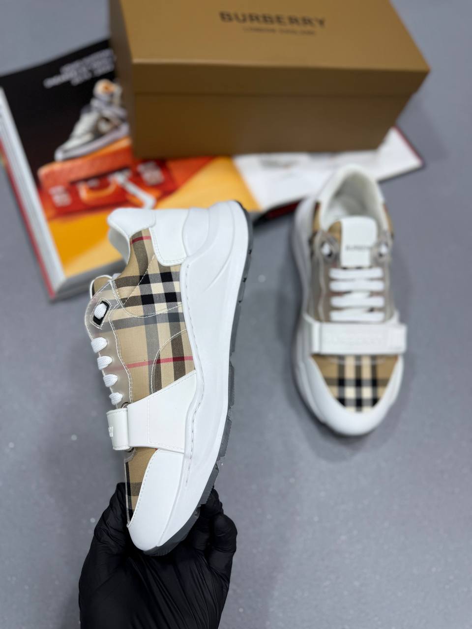 BRBRY STRAP TRAINERS WHITE/CHECKERED