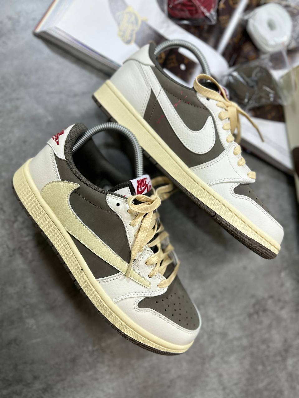 TRVS SCOTT LOW 1'S CREAM/KHAKI