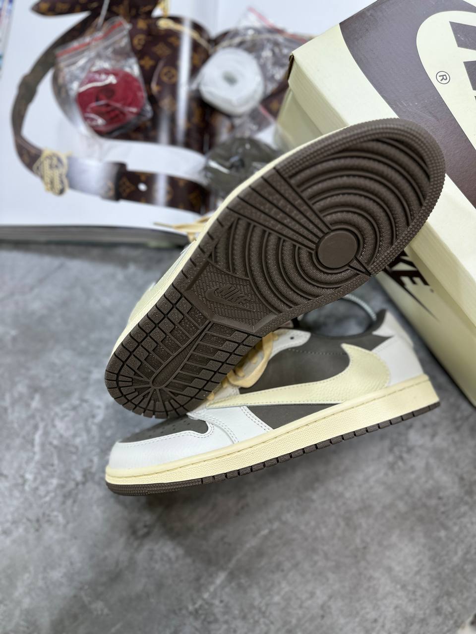 TRVS SCOTT LOW 1'S CREAM/KHAKI