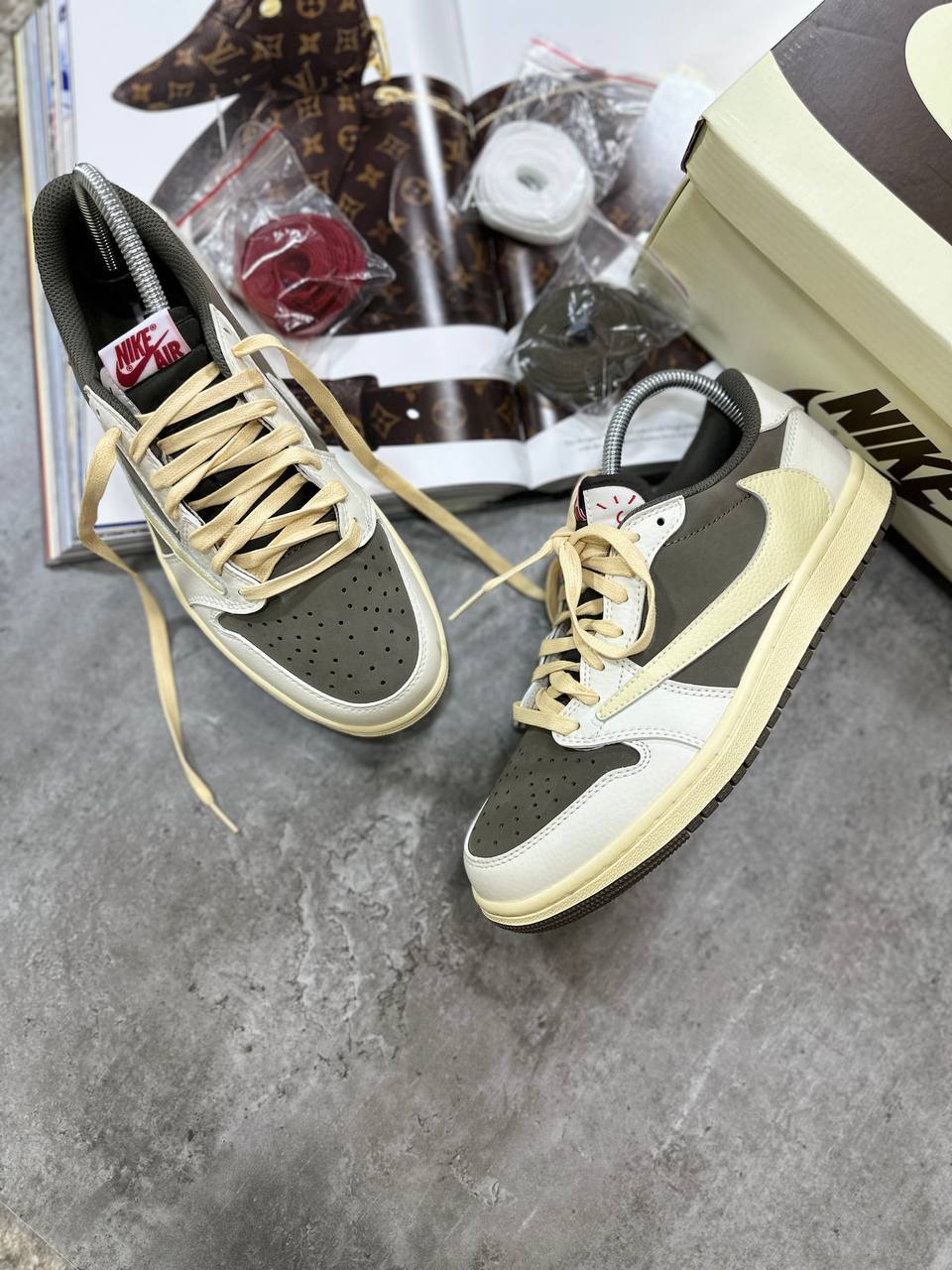 TRVS SCOTT LOW 1'S CREAM/KHAKI