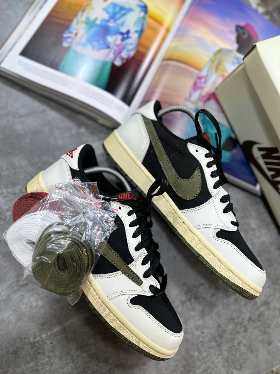 TRVS SCOTT LOW 1'S BLACK/KHAKI