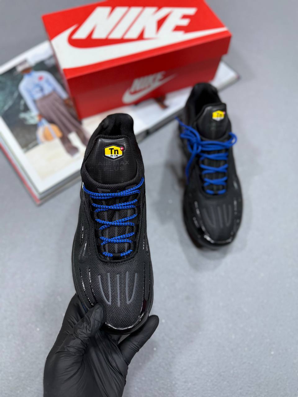 TN TRAINER BLACK/BLUE