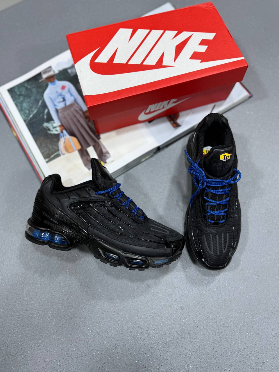 TN TRAINER BLACK/BLUE