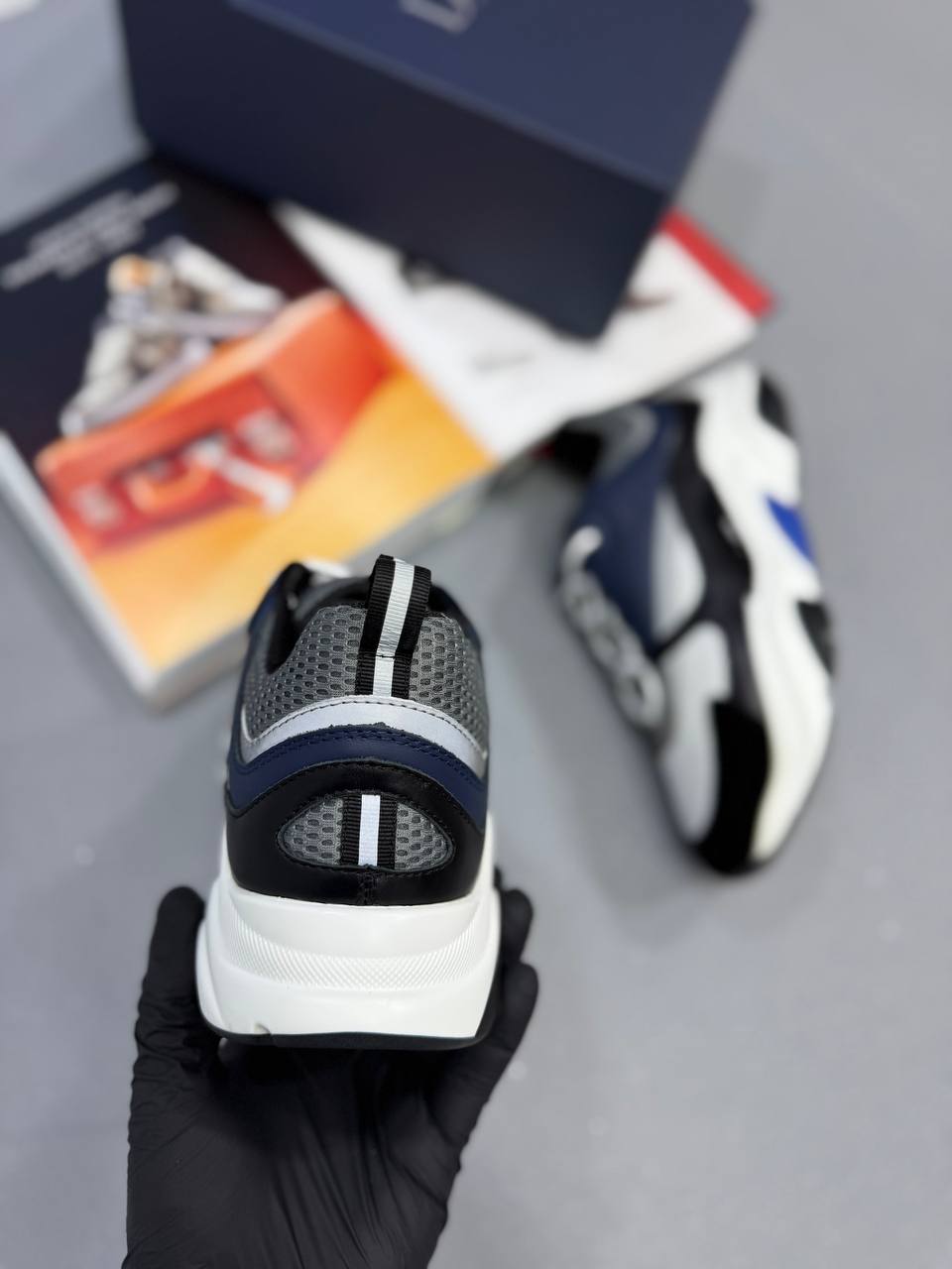 B22 TRAINERS WHITE/NAVY