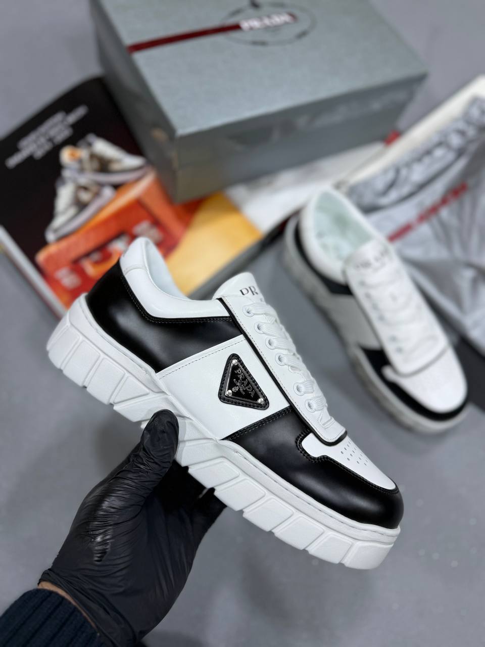 PDA TRAINERS WHITE