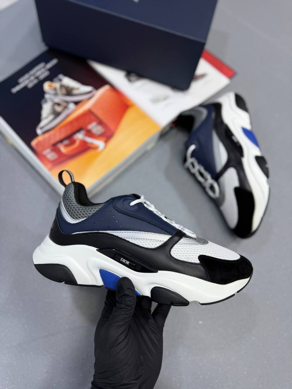 B22 TRAINERS WHITE/NAVY